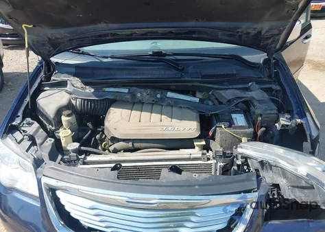 2012 Chrysler Town & Country Touring-L z USA, uszkodzony, nr VIN 2C4RC1CG5CR270056